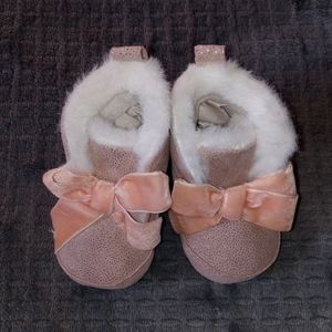 😍SALE!😍 Baby girl's winter boots Size 0-3 Months